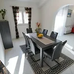 וילה Sanda With Private Pool זאדאר