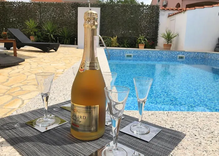 Sanda With Private Pool Villa Zara